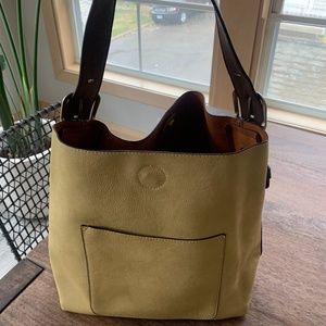 Great shoulder handbag, faux leather!